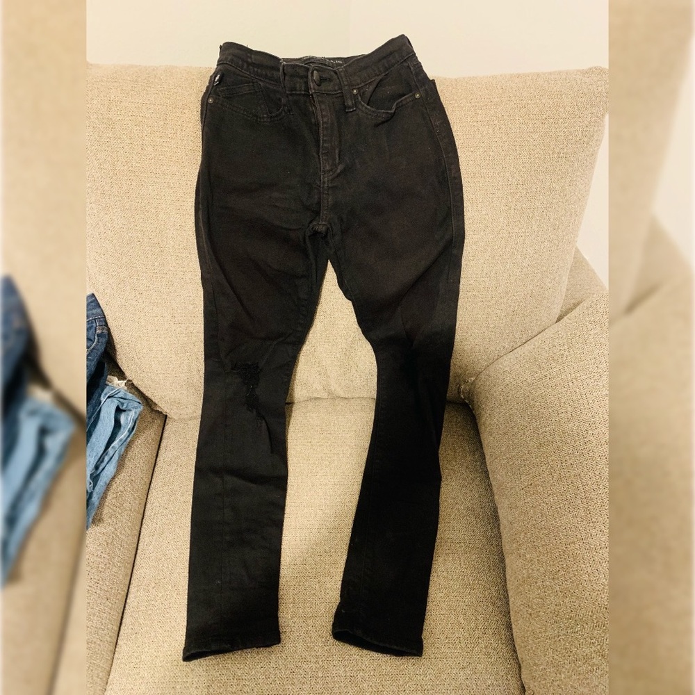 Rock and republic black ripped knee jeans size 2